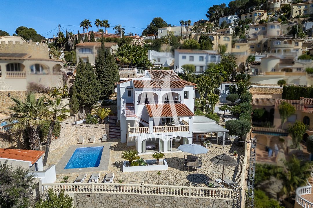 Volledig gerenoveerde villa met gastenappartement - Max Villas